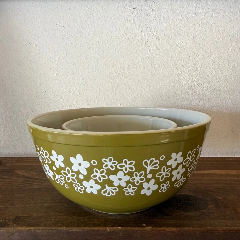 2pc Vintage Pyrex Spring Blossom Green Crazy Daisy Mixing Bowls 401 403 Set
